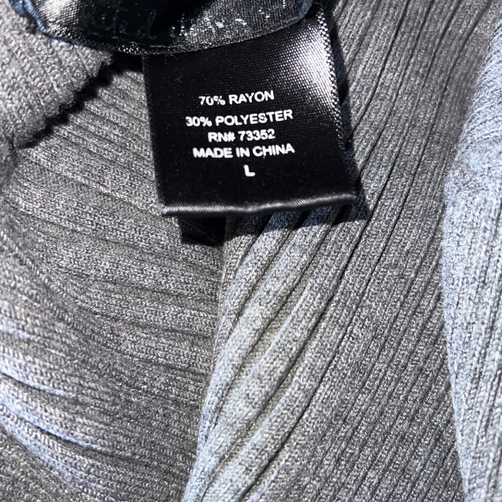 Gray Turtle Neck - Picture 2 of 2